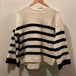 Frame Bell sleeved sweater. Excellent condition! Size small